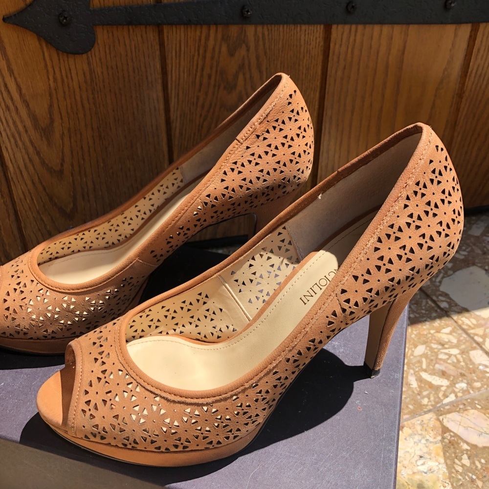 Tan/beige leather heels